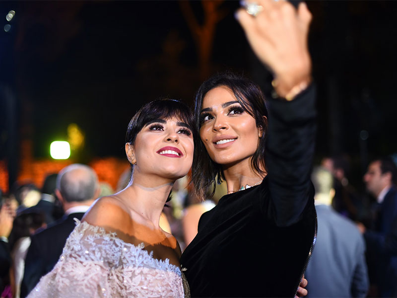 نجوم العالم العربيّ يحتفلون بالعروسين: زفاف أسطوريّ لأنور صادق الصبّاح